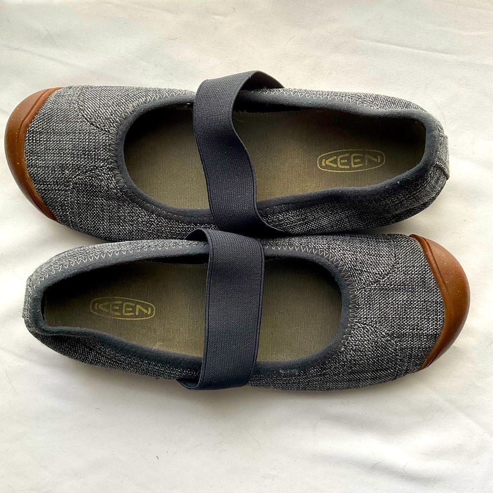 Keen Sienna Mary Janes in canvas blue. Size US 6.5 (EU 37)